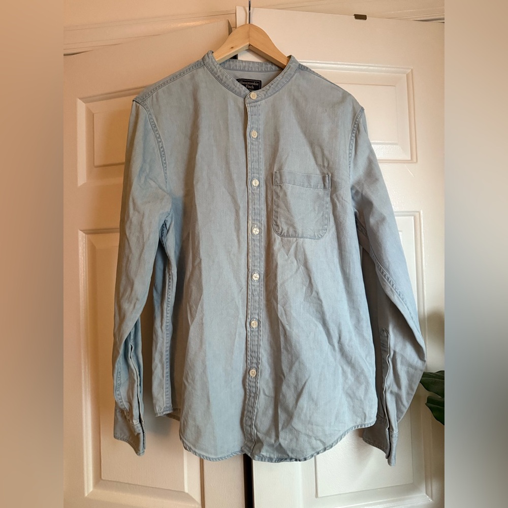 Abercrombie Light Denim Monk Collar Button Down Sz M Classic Americana